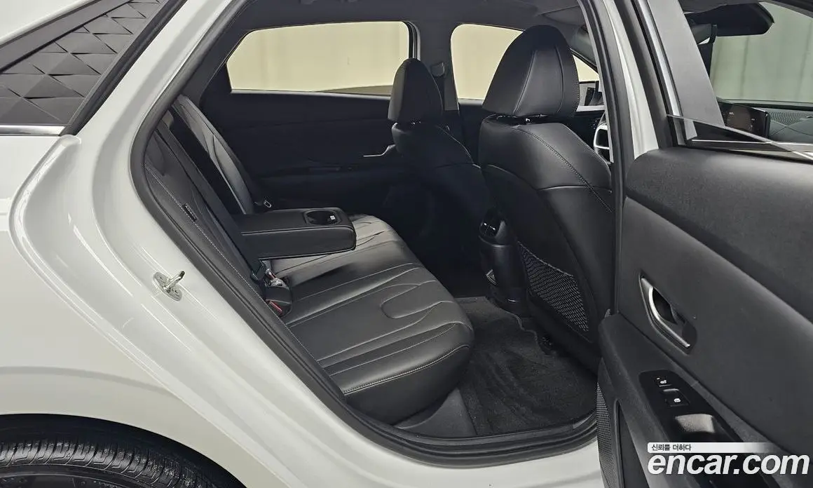 Hyundai Avante 2024 1.6 автомат (гидро), фото 12