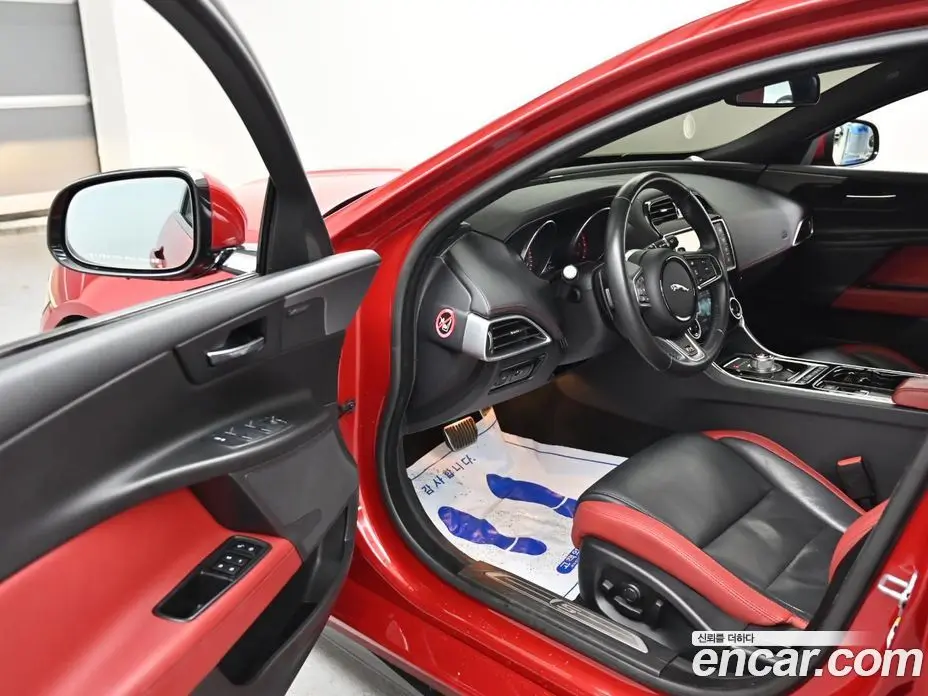 Jaguar XE 2016 3.0 автомат (гидро), фото 11 Jaguar XE 2016 3.0 автомат (гидро), фото 11