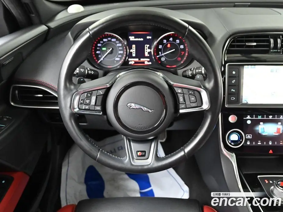 Jaguar XE 2016 3.0 автомат (гидро), фото 13 Jaguar XE 2016 3.0 автомат (гидро), фото 13