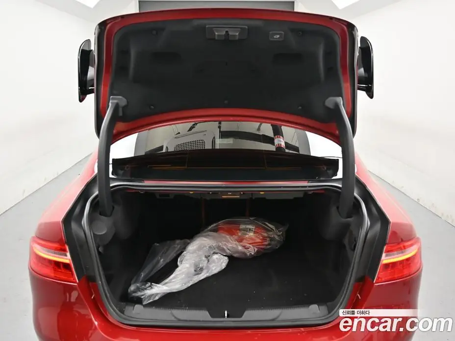 Jaguar XE 2016 3.0 автомат (гидро), фото 19 Jaguar XE 2016 3.0 автомат (гидро), фото 19