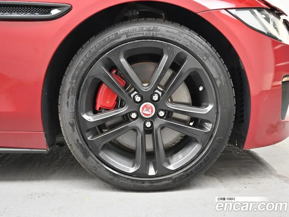 Jaguar XE 2016 3.0 автомат (гидро), фото 20 Jaguar XE 2016 3.0 автомат (гидро), фото 20