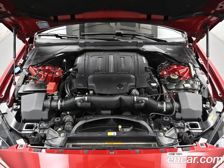 Jaguar XE 2016 3.0 автомат (гидро), фото 6 Jaguar XE 2016 3.0 автомат (гидро), фото 6