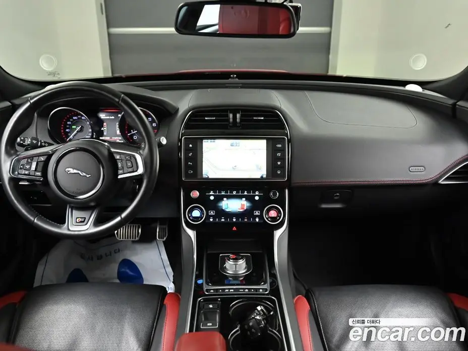 Jaguar XE 2016 3.0 автомат (гидро), фото 7 Jaguar XE 2016 3.0 автомат (гидро), фото 7