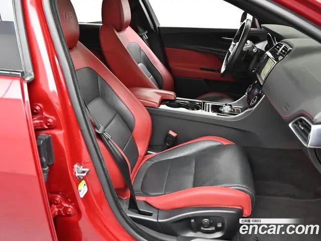 Jaguar XE 2016 3.0 автомат (гидро), миниатюра 10 Jaguar XE 2016 3.0 автомат (гидро), миниатюра 10