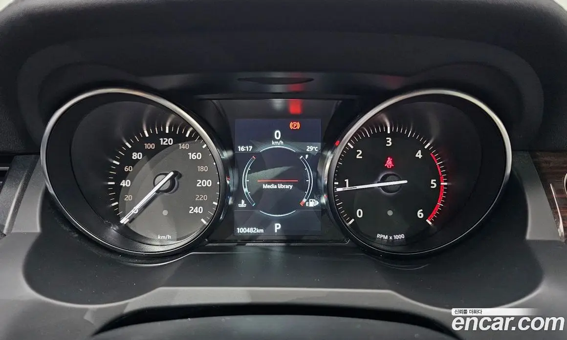 Land Rover Range Rover Evoque 2018 2.0 автомат (гидро), фото 11 Land Rover Range Rover Evoque 2018 2.0 автомат (гидро), фото 11