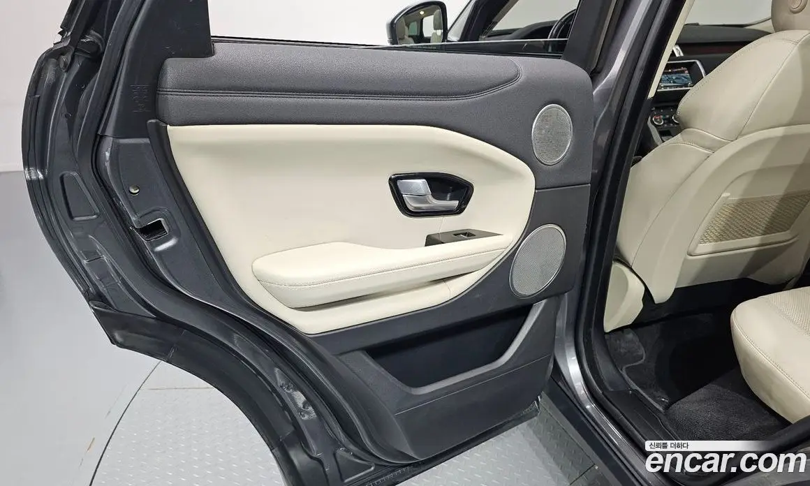 Land Rover Range Rover Evoque 2018 2.0 автомат (гидро), фото 15 Land Rover Range Rover Evoque 2018 2.0 автомат (гидро), фото 15