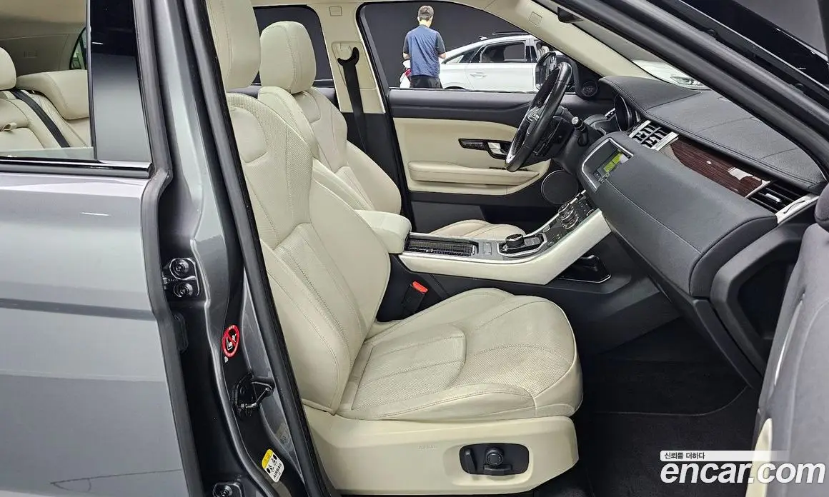 Land Rover Range Rover Evoque 2018 2.0 автомат (гидро), фото 16 Land Rover Range Rover Evoque 2018 2.0 автомат (гидро), фото 16