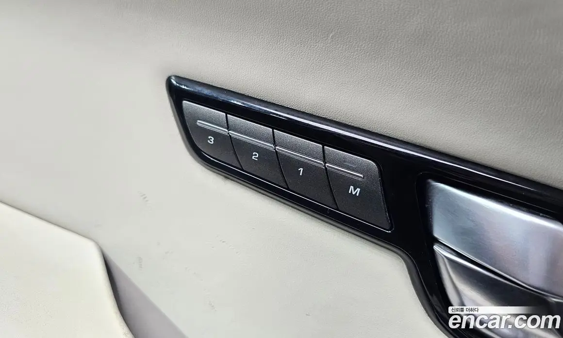 Land Rover Range Rover Evoque 2018 2.0 автомат (гидро), фото 30 Land Rover Range Rover Evoque 2018 2.0 автомат (гидро), фото 30