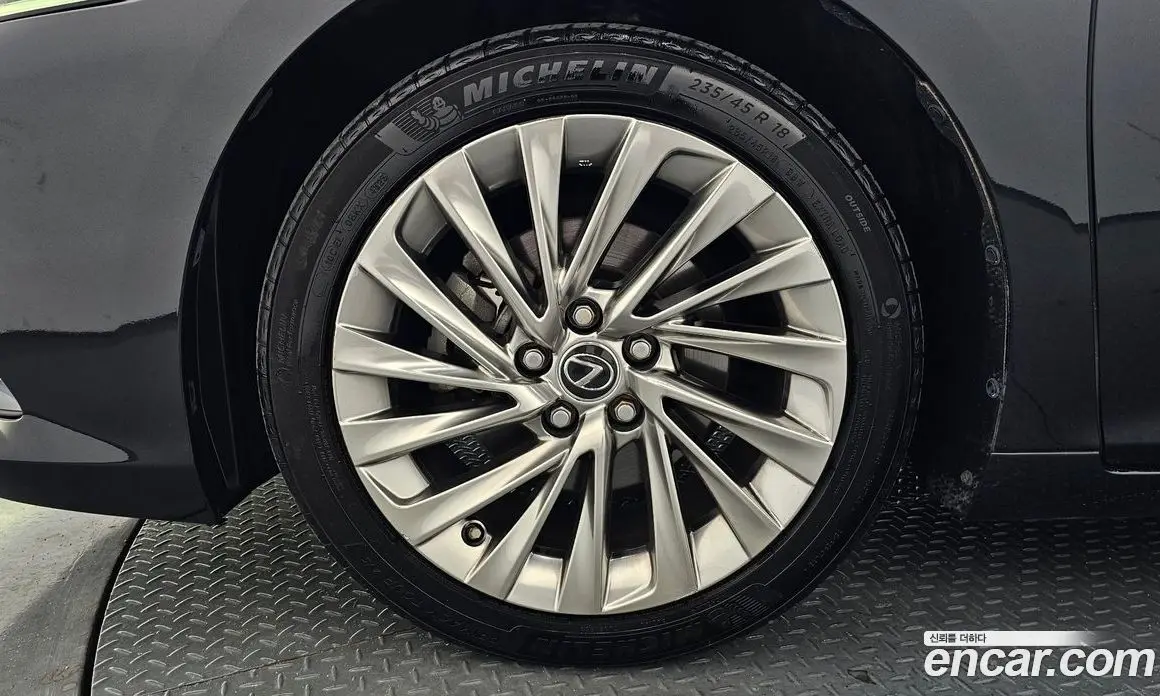 Lexus ES 2019 2.5 автомат (гидро), фото 5 Lexus ES 2019 2.5 автомат (гидро), фото 5
