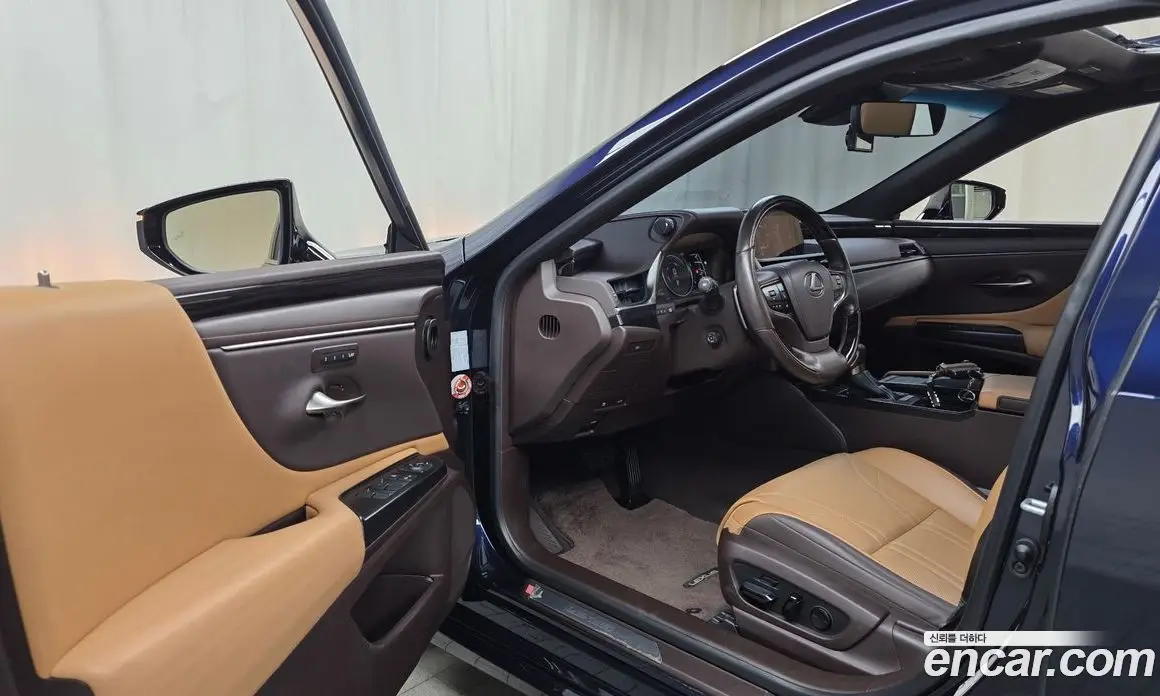 Lexus ES 2020 2.5 автомат (гидро), фото 12 Lexus ES 2020 2.5 автомат (гидро), фото 12