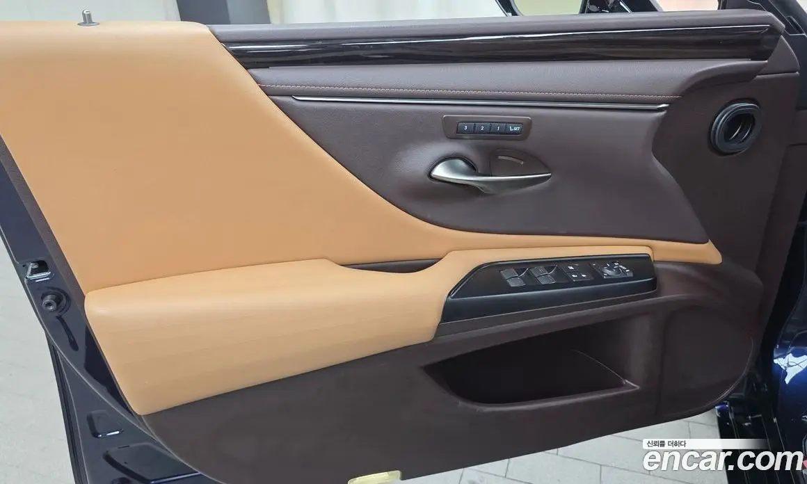 Lexus ES 2020 2.5 автомат (гидро), фото 13 Lexus ES 2020 2.5 автомат (гидро), фото 13