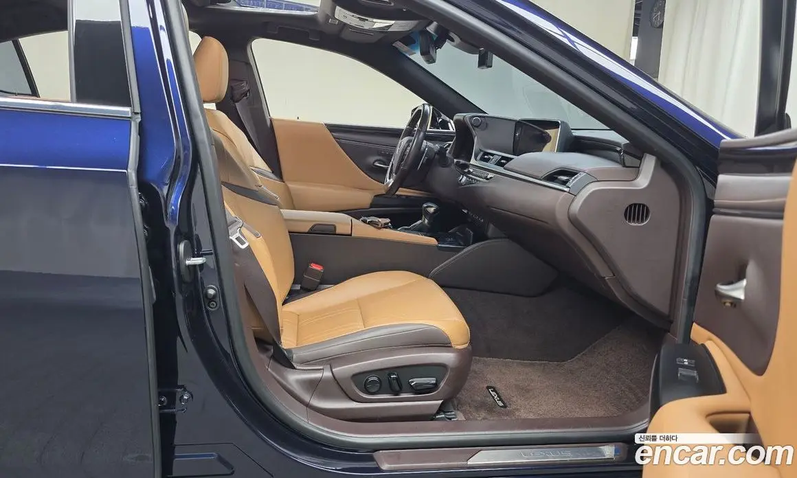 Lexus ES 2020 2.5 автомат (гидро), фото 15 Lexus ES 2020 2.5 автомат (гидро), фото 15