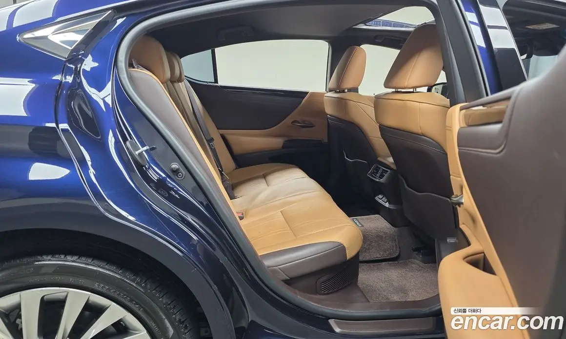 Lexus ES 2020 2.5 автомат (гидро), фото 16 Lexus ES 2020 2.5 автомат (гидро), фото 16