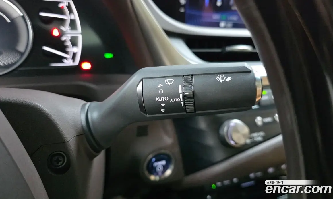 Lexus ES 2020 2.5 автомат (гидро), фото 25 Lexus ES 2020 2.5 автомат (гидро), фото 25