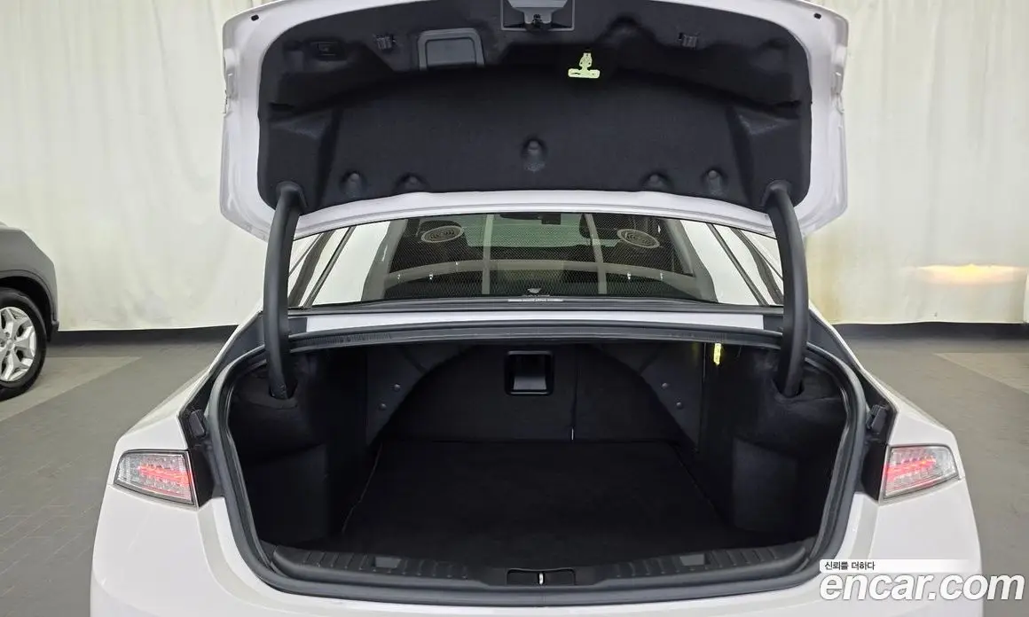 Lincoln MKZ 2016 2.0 автомат (гидро), фото 20 Lincoln MKZ 2016 2.0 автомат (гидро), фото 20