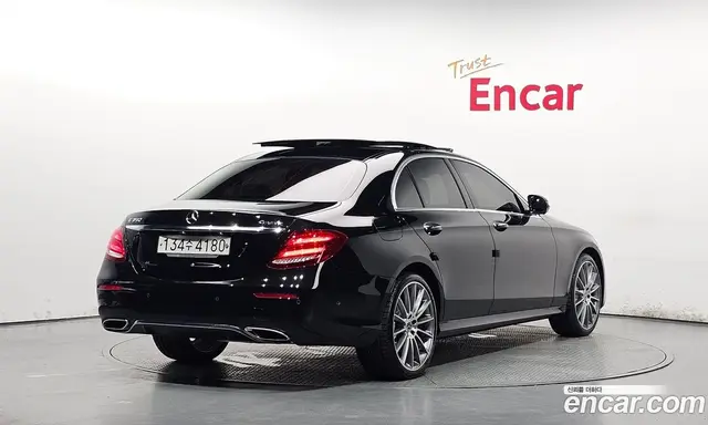 Mercedes-Benz E-Class 2019 2.0 автомат (гидро), миниатюра 1