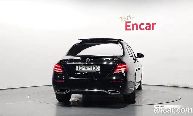 Mercedes-Benz E-Class 2019 2.0 автомат (гидро), миниатюра 3