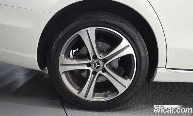 Mercedes-Benz E-Class 2019 1.9 автомат (гидро), миниатюра 5 Mercedes-Benz E-Class 2019 1.9 автомат (гидро), миниатюра 5