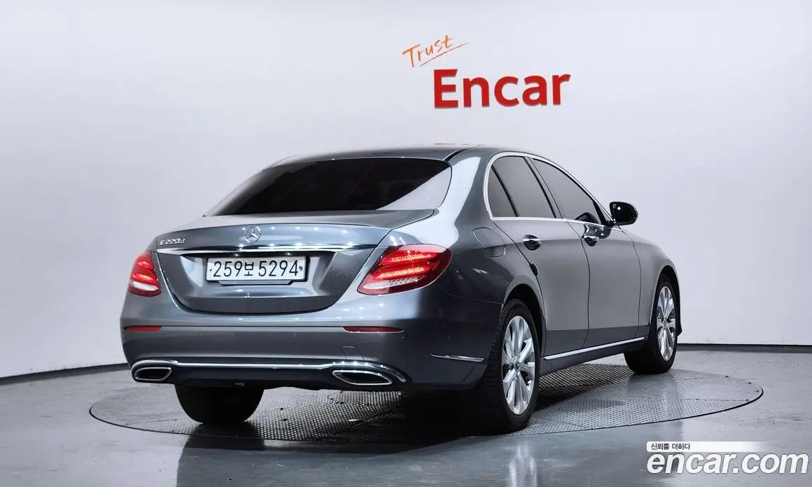 Mercedes-Benz E-Class 2019 1.9 автомат (гидро), фото 2 Mercedes-Benz E-Class 2019 1.9 автомат (гидро), фото 2