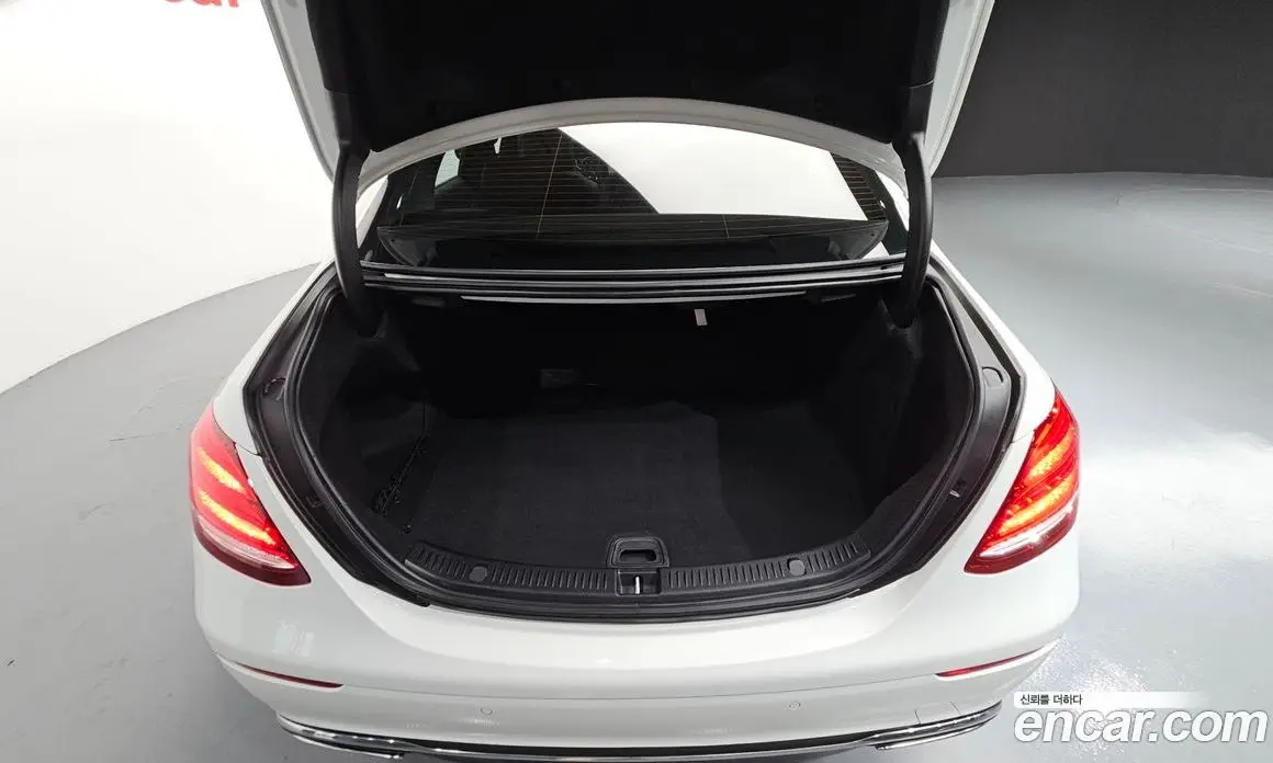 Mercedes-Benz E-Class 2020 2.0 автомат (гидро), фото 28 Mercedes-Benz E-Class 2020 2.0 автомат (гидро), фото 28