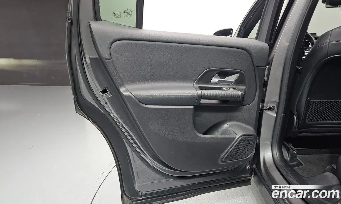 Mercedes-Benz GLB-Class 2021 1.9 автомат (гидро), фото 15 Mercedes-Benz GLB-Class 2021 1.9 автомат (гидро), фото 15