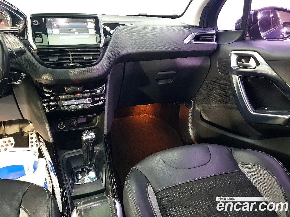 Peugeot 2008 2015 1.6 автомат (гидро), фото 12 Peugeot 2008 2015 1.6 автомат (гидро), фото 12