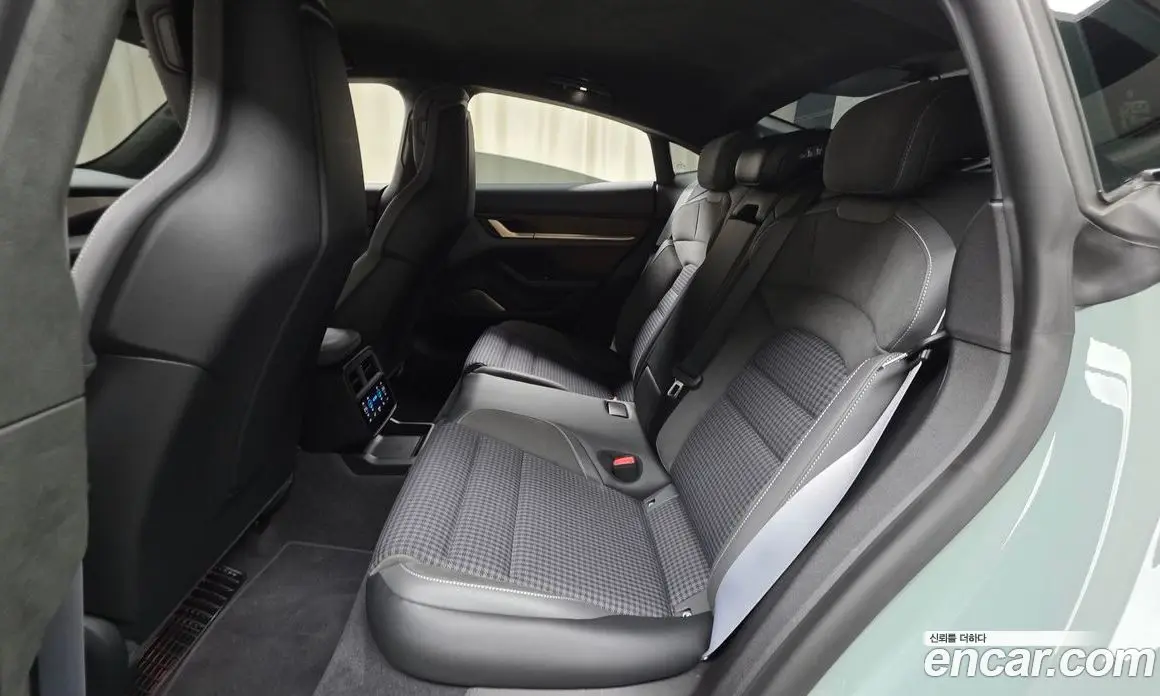 Porsche Taycan 2024 0.1 автомат (гидро), фото 17 Porsche Taycan 2024 0.1 автомат (гидро), фото 17