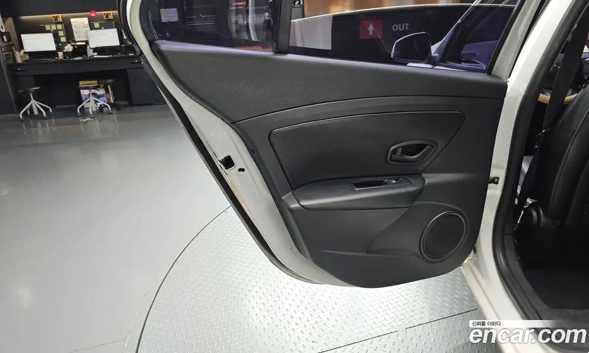 Renault (Samsung) SM3 2015 1.6 автомат (гидро), фото 15 Renault (Samsung) SM3 2015 1.6 автомат (гидро), фото 15