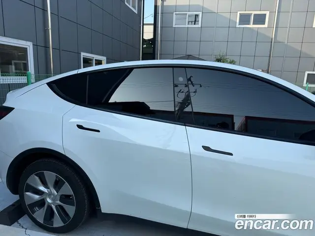 Tesla Model Y 2021 автомат (гидро), миниатюра 2 Tesla Model Y 2021 автомат (гидро), миниатюра 2