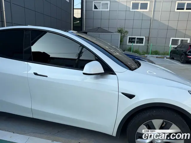 Tesla Model Y 2021 автомат (гидро), миниатюра 3 Tesla Model Y 2021 автомат (гидро), миниатюра 3