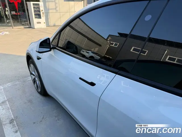 Tesla Model Y 2021 автомат (гидро), миниатюра 8 Tesla Model Y 2021 автомат (гидро), миниатюра 8