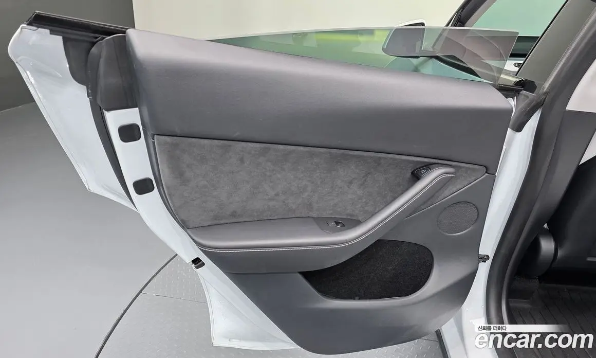 Tesla Model Y 2024 0.2 автомат (гидро), фото 15