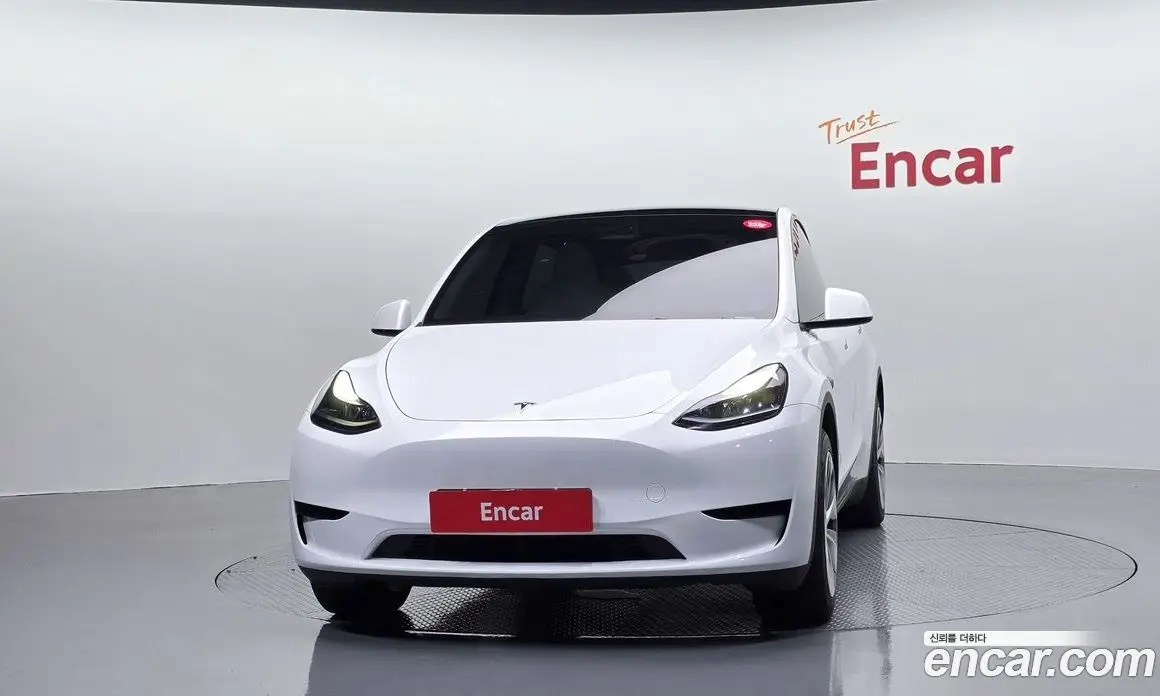 Tesla Model Y 2024 0.2 автомат (гидро), фото 3
