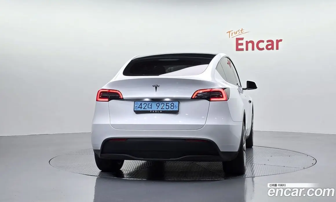 Tesla Model Y 2024 0.2 автомат (гидро), фото 4