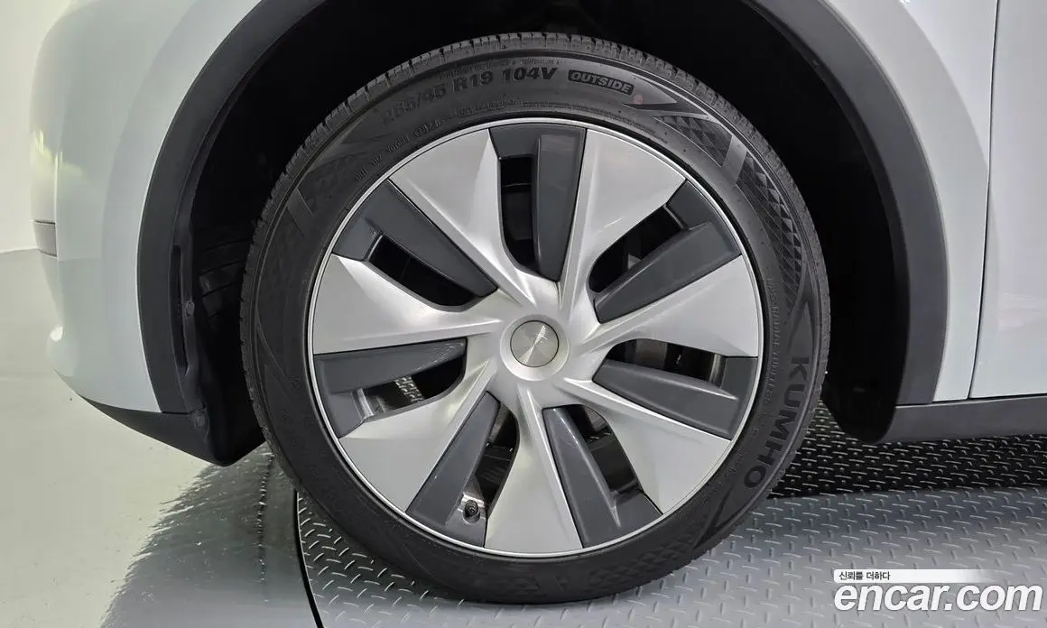 Tesla Model Y 2024 0.2 автомат (гидро), фото 5