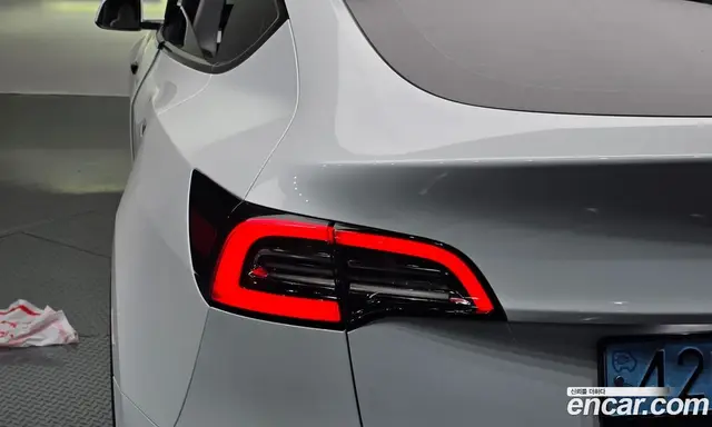 Tesla Model Y 2024 0.2 автомат (гидро), миниатюра 9