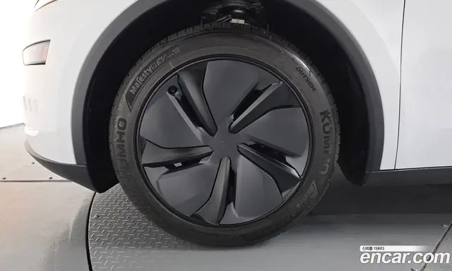 Tesla Model Y 2026 0.2 автомат (гидро), миниатюра 4 Tesla Model Y 2026 0.2 автомат (гидро), миниатюра 4