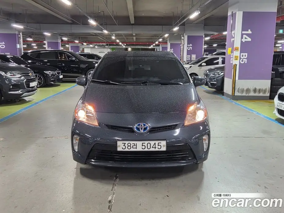 Toyota Prius 2014 1.8 автомат (гидро), фото 1 Toyota Prius 2014 1.8 автомат (гидро), фото 1