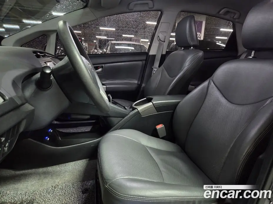 Toyota Prius 2014 1.8 автомат (гидро), фото 11 Toyota Prius 2014 1.8 автомат (гидро), фото 11