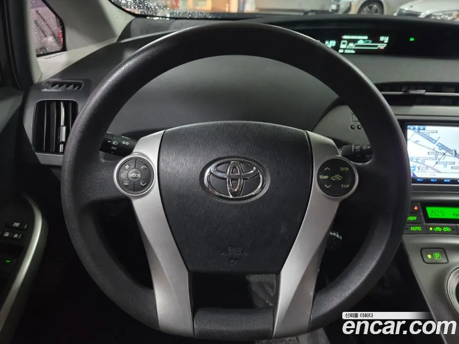 Toyota Prius 2014 1.8 автомат (гидро), фото 6 Toyota Prius 2014 1.8 автомат (гидро), фото 6