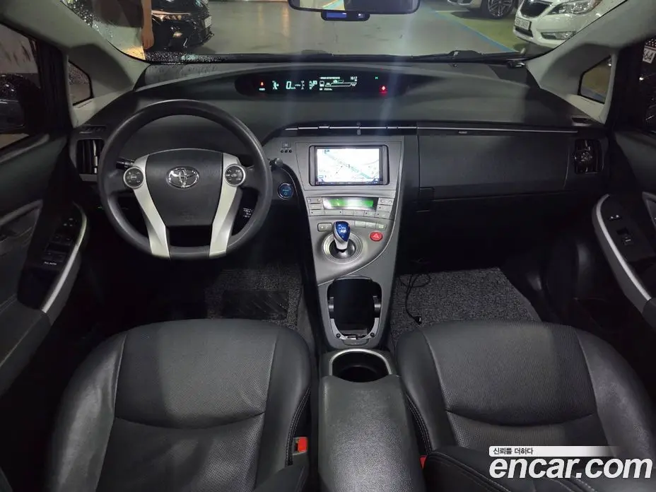 Toyota Prius 2014 1.8 автомат (гидро), фото 7 Toyota Prius 2014 1.8 автомат (гидро), фото 7