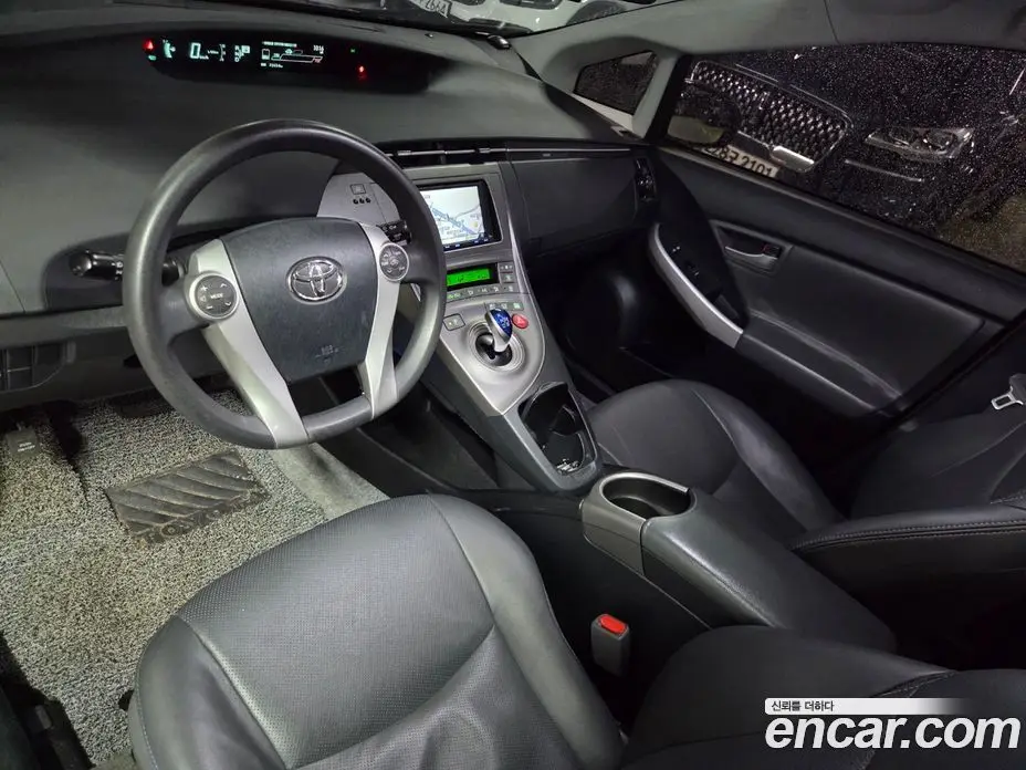 Toyota Prius 2014 1.8 автомат (гидро), фото 9 Toyota Prius 2014 1.8 автомат (гидро), фото 9