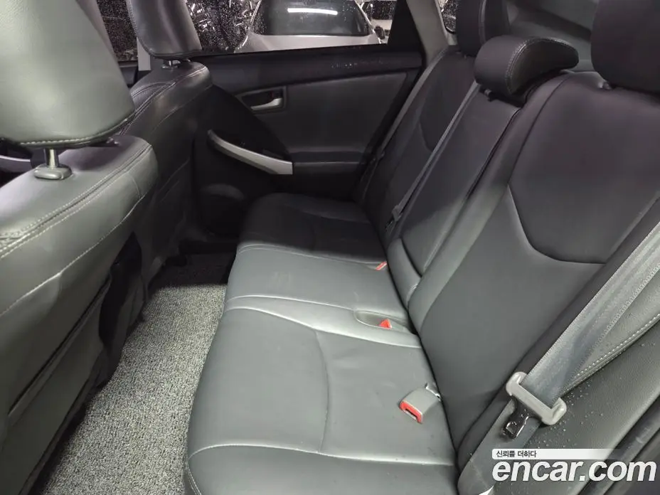 Toyota Prius 2014 1.8 автомат (гидро), фото 10 Toyota Prius 2014 1.8 автомат (гидро), фото 10