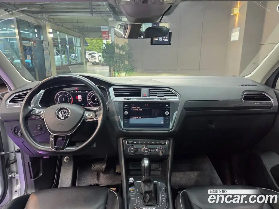 Volkswagen Tiguan 2018 2.0 автомат (гидро), фото 11