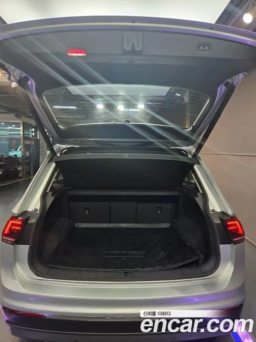 Volkswagen Tiguan 2018 2.0 автомат (гидро), фото 18