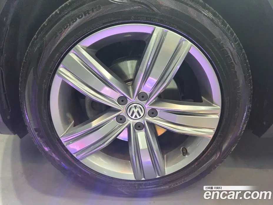 Volkswagen Tiguan 2018 2.0 автомат (гидро), фото 5