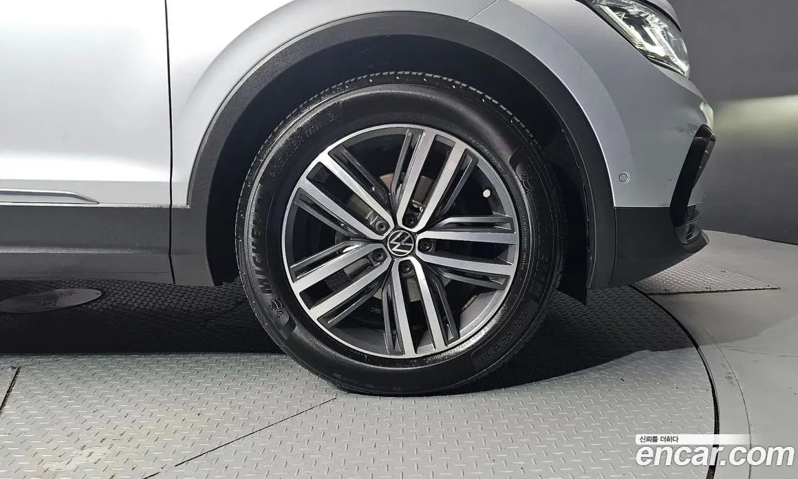 Volkswagen Tiguan 2022 2.0 автомат (гидро), фото 7 Volkswagen Tiguan 2022 2.0 автомат (гидро), фото 7