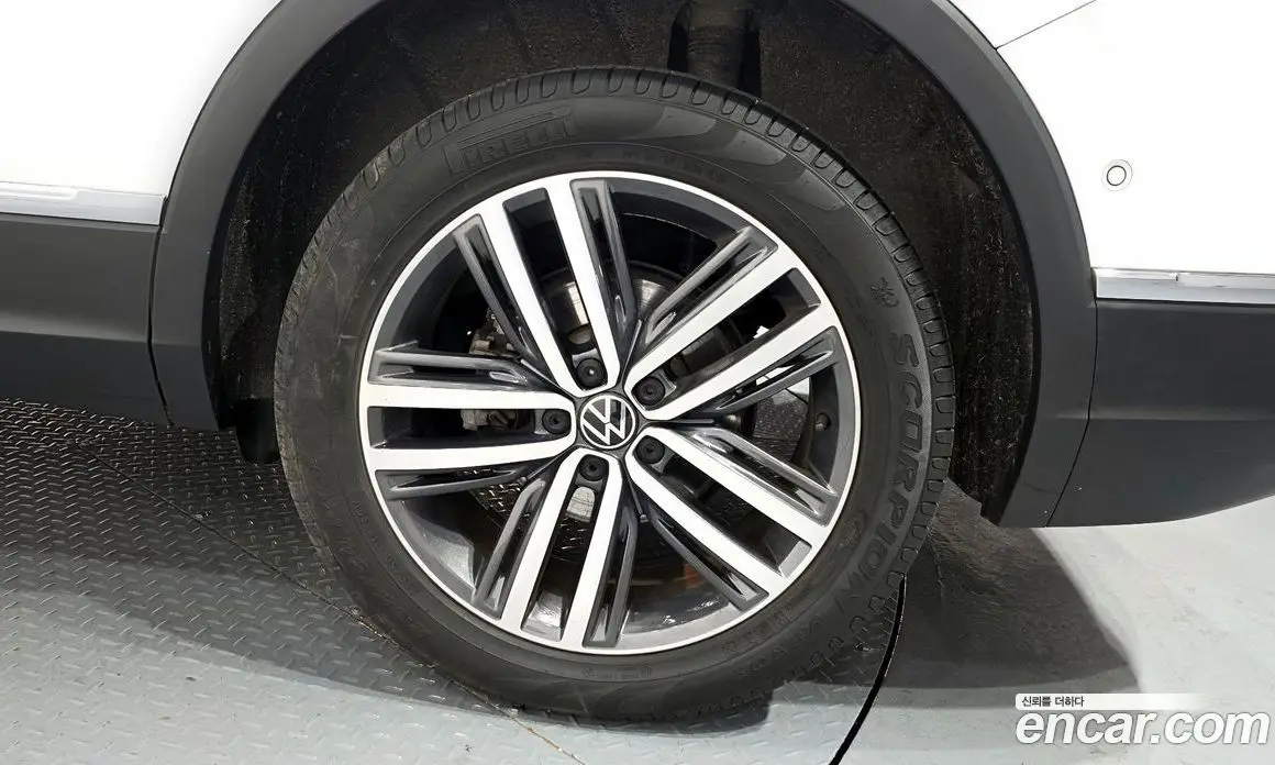 Volkswagen Tiguan 2023 2.0 автомат (гидро), фото 5