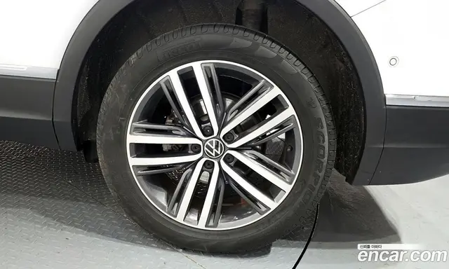 Volkswagen Tiguan 2023 2.0 автомат (гидро), миниатюра 5