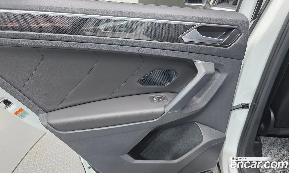 Volkswagen Tiguan 2023 2.0 автомат (гидро), фото 15 Volkswagen Tiguan 2023 2.0 автомат (гидро), фото 15